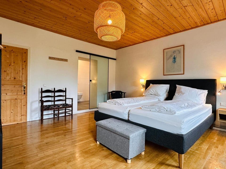 Bed, Photo of the whole room, Bedroom