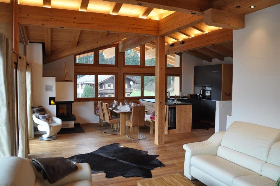 Kitchen or kitchenette, Seating area, Dining area