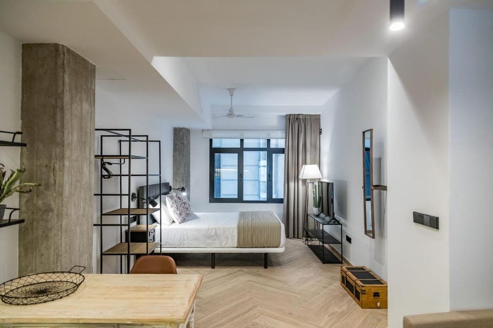 Bed, Photo of the whole room, Seating area