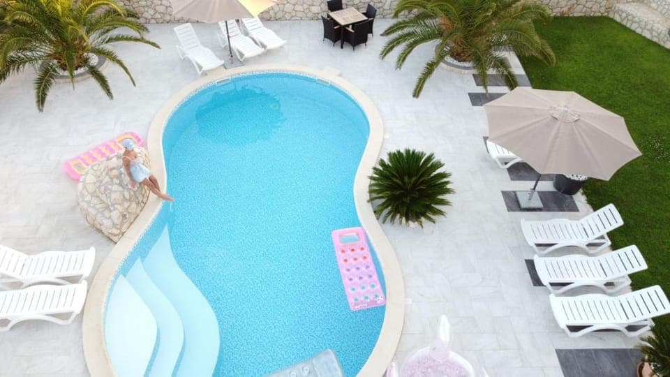 Garden, Area and facilities, Swimming pool, Swimming pool