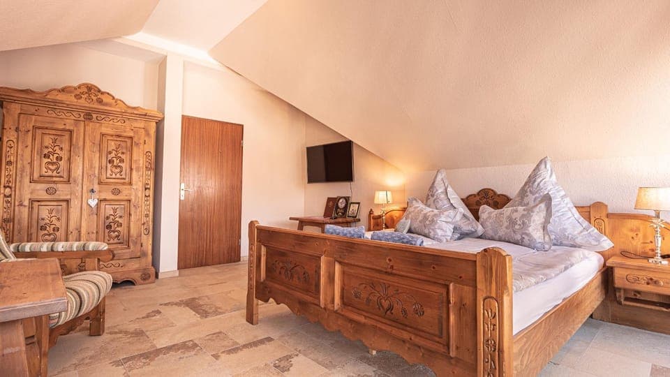 Bed, Photo of the whole room