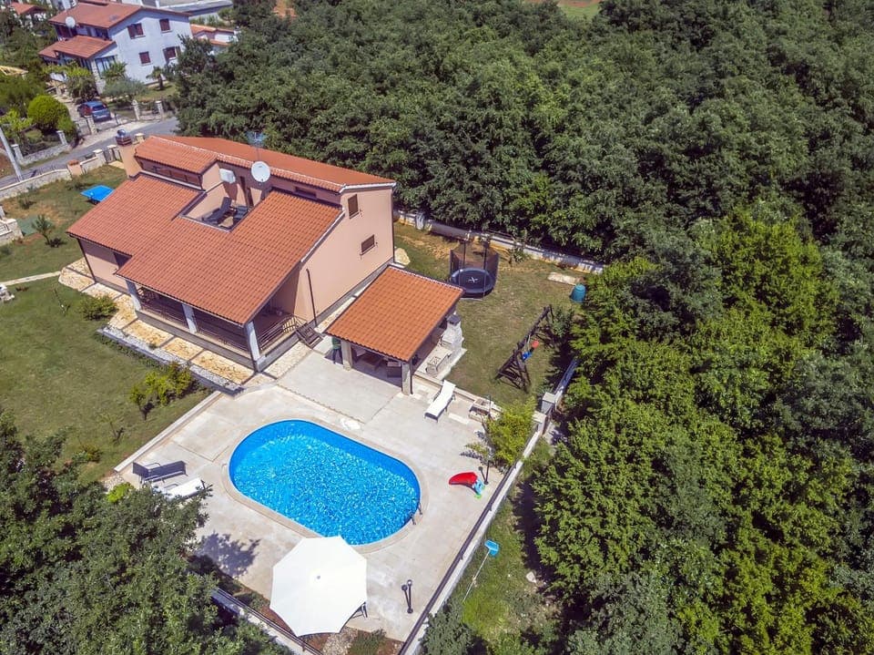 Bird's eye view, Pool view