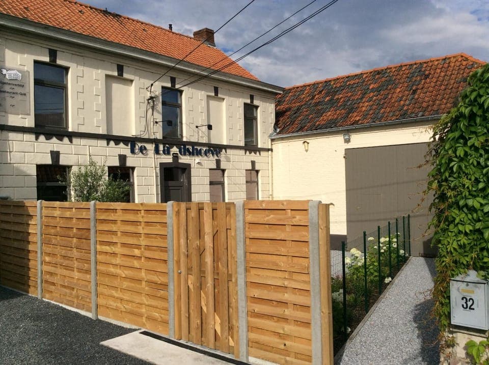 Property building, Facade/entrance