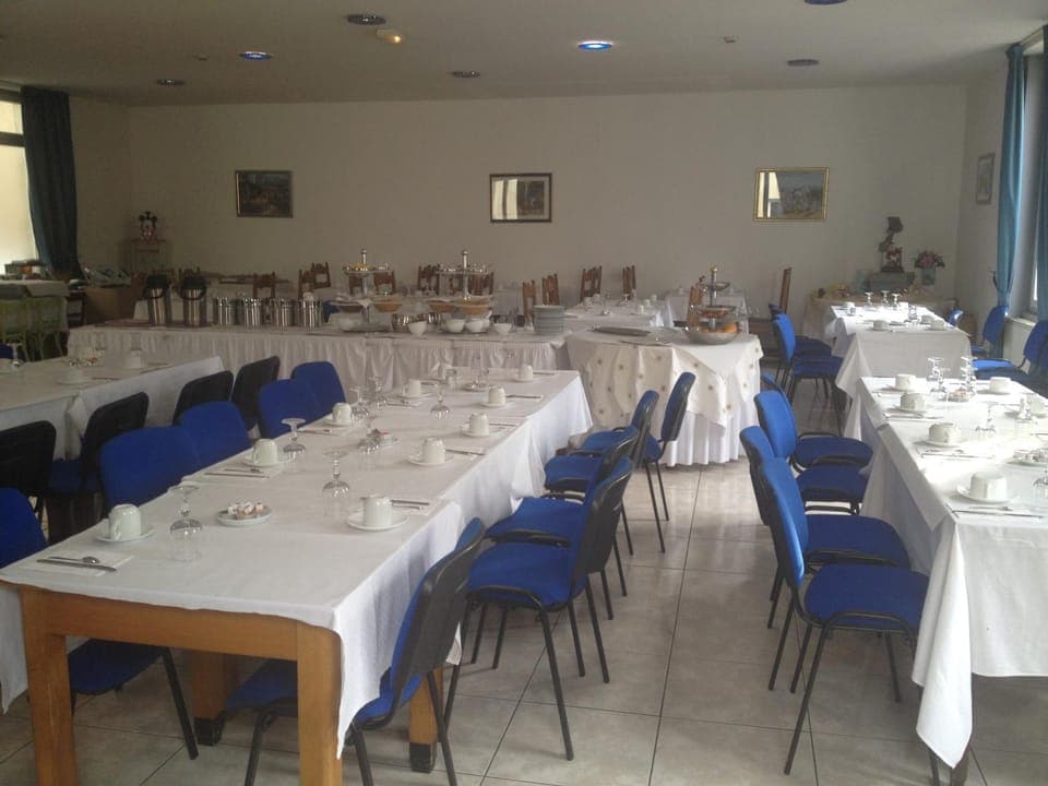 Restaurant/places to eat, Other, Banquet/Function facilities