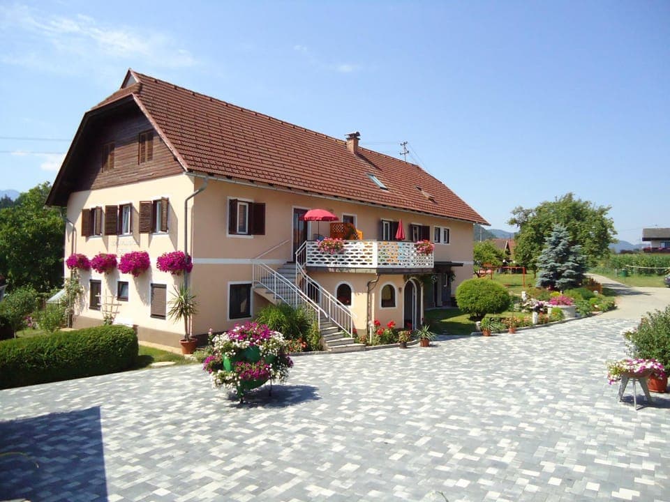 Patio, Facade/entrance