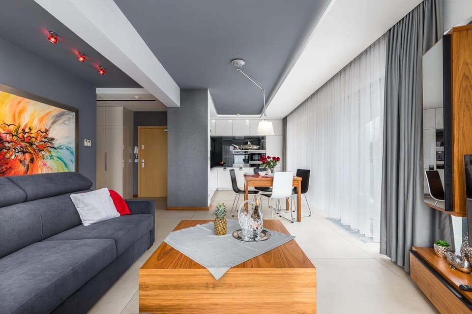 TV and multimedia, Kitchen or kitchenette, Living room, Food and drinks, Seating area, Dining area