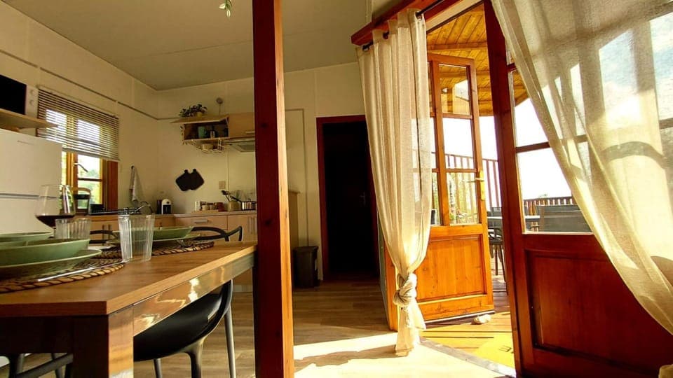 Kitchen or kitchenette, Seating area, Dining area