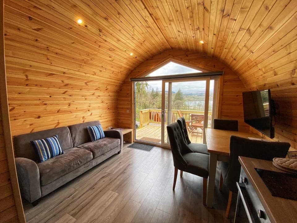 View (from property/room), Kitchen or kitchenette, Living room, Seating area, Lake view