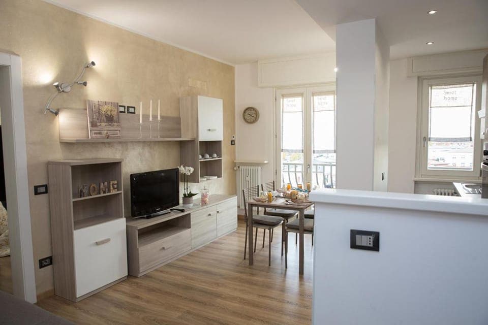 Communal lounge/ TV room, TV and multimedia, Kitchen or kitchenette, Living room, Seating area, Dining area