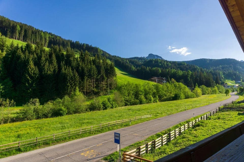 Balcony/Terrace, Mountain view, Street view