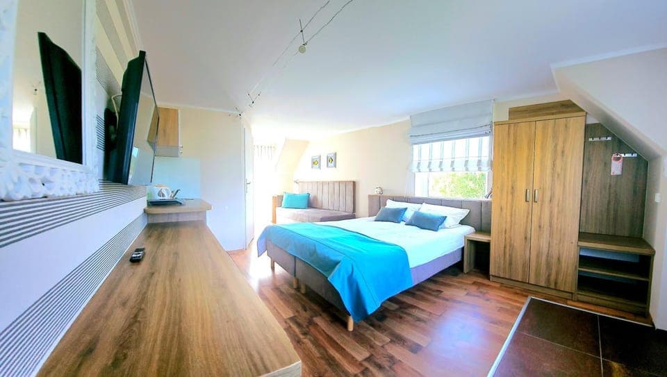 Bed, Kitchen or kitchenette, Living room, Photo of the whole room