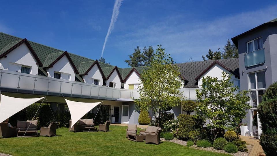 Property building, Patio, Facade/entrance, Garden, Floor plan, Garden view