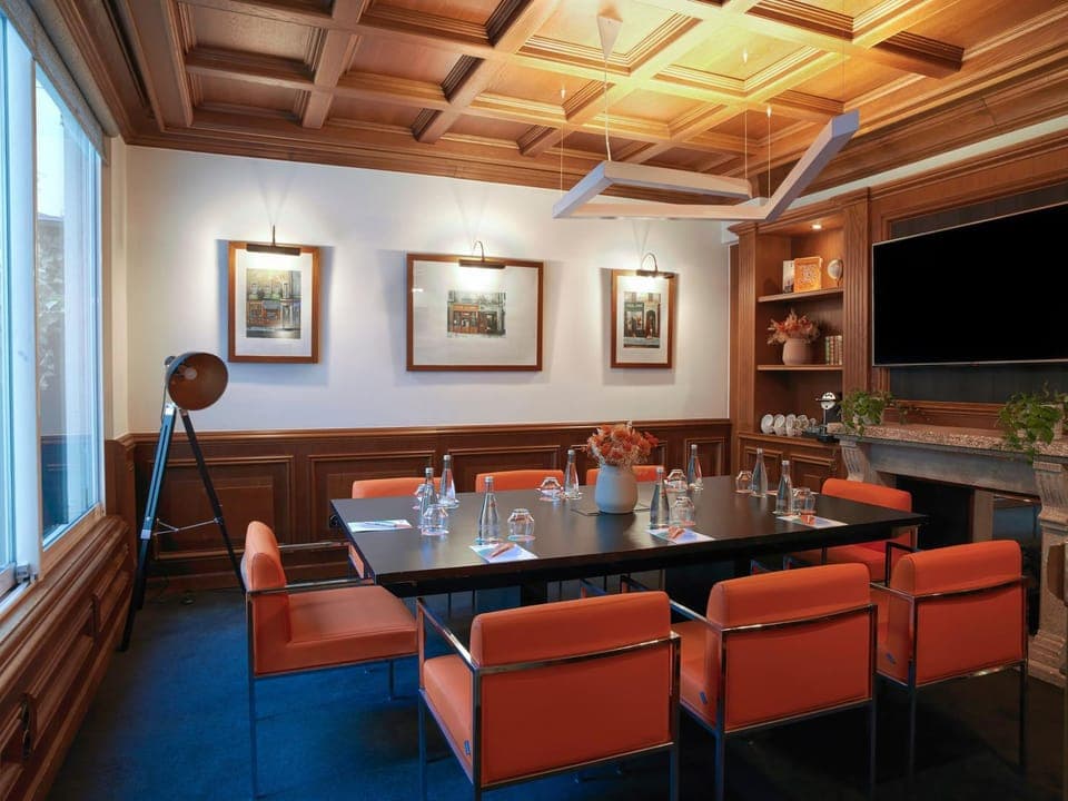 Property building, Restaurant/places to eat, Lounge or bar