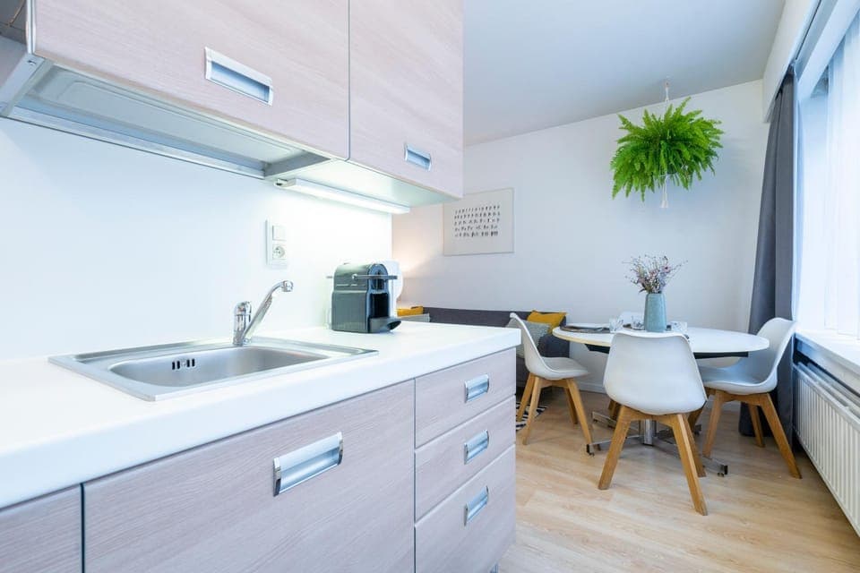 Coffee/tea facilities, Kitchen or kitchenette, Dining area