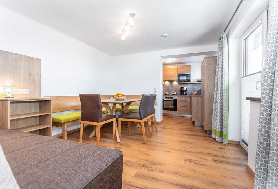 Bed, Kitchen or kitchenette, Living room, Photo of the whole room, Seating area, Dining area, Bedroom, oven, stove