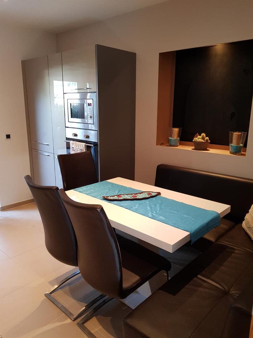 Kitchen or kitchenette, Seating area, Dining area