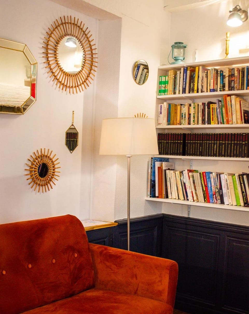 Library, Living room, Seating area