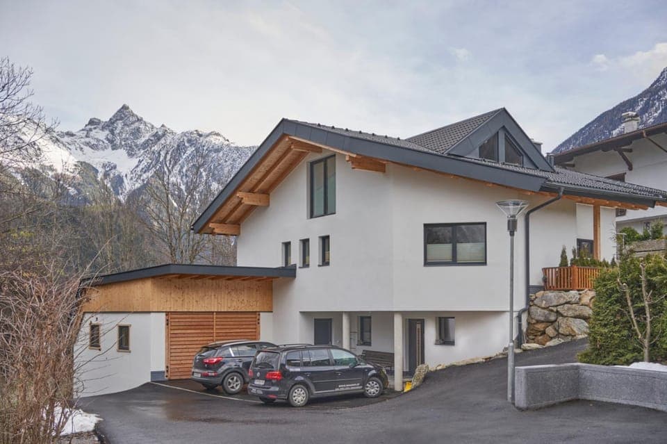 Property building, Facade/entrance