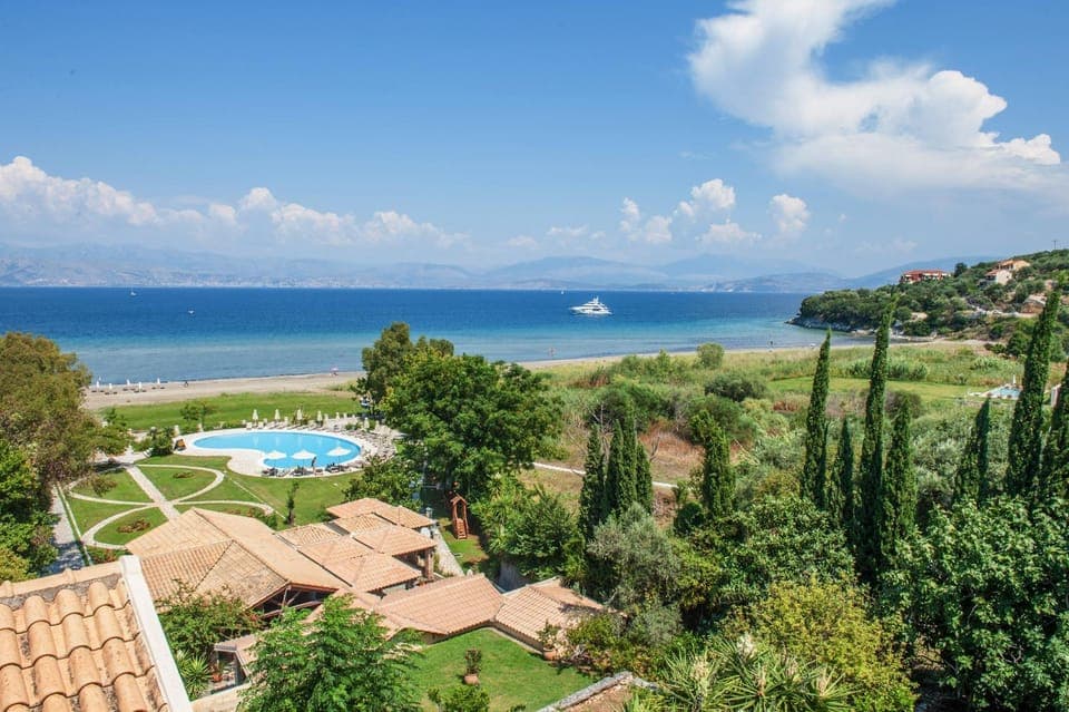 Mountain view, Pool view, Sea view