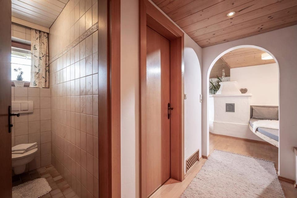 Toilet, Photo of the whole room