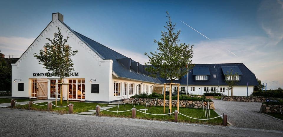 Facade/entrance, Day, Garden, Garden view