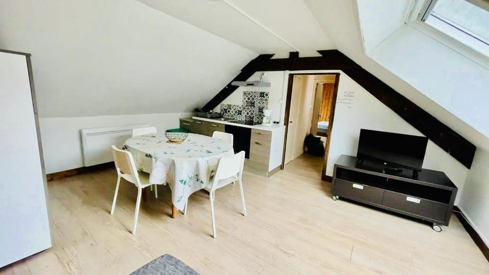 TV and multimedia, Kitchen or kitchenette, Living room, Dining area