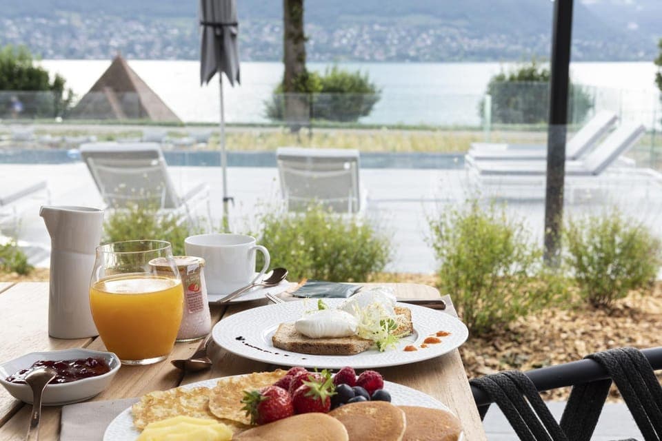 Food, Lake view, Landmark view, Mountain view, Pool view, Buffet breakfast