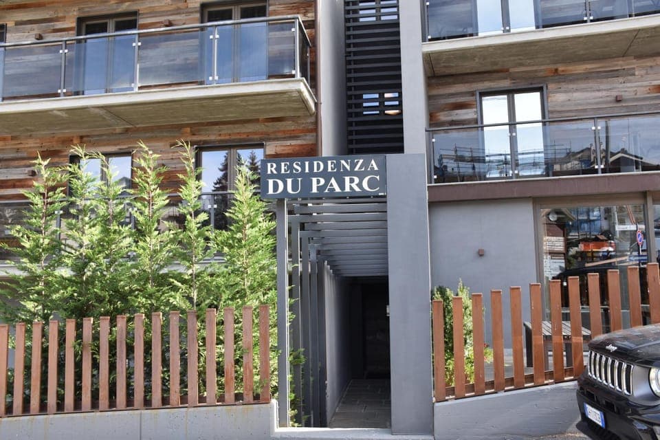 Property building, Day, Street view