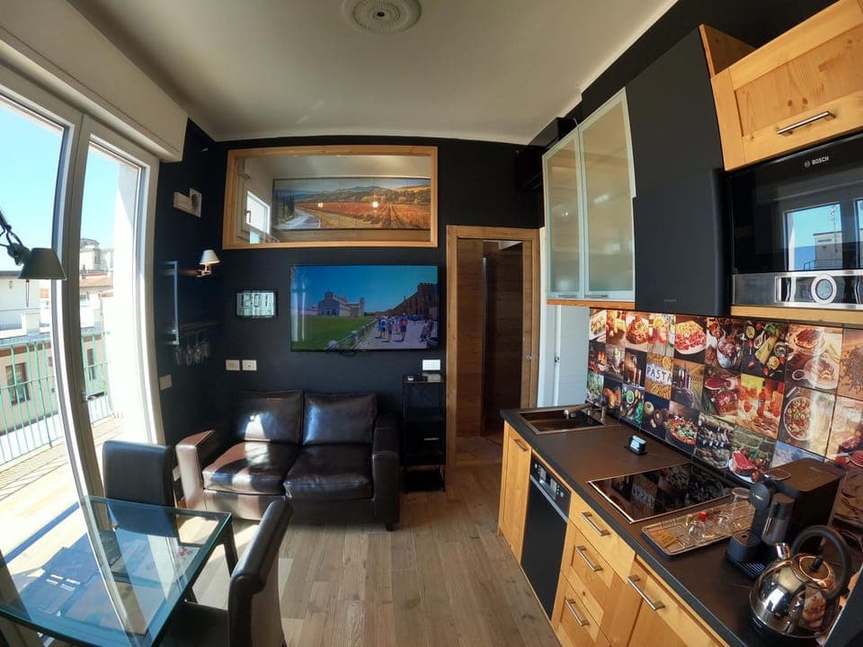 Day, TV and multimedia, Kitchen or kitchenette, Living room, Food and drinks, Seating area, Dining area, Food, minibar, pet friendly