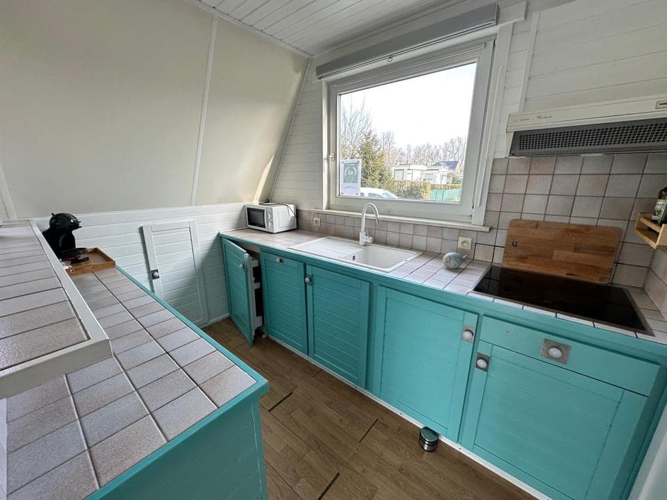 Kitchen or kitchenette, dishwasher