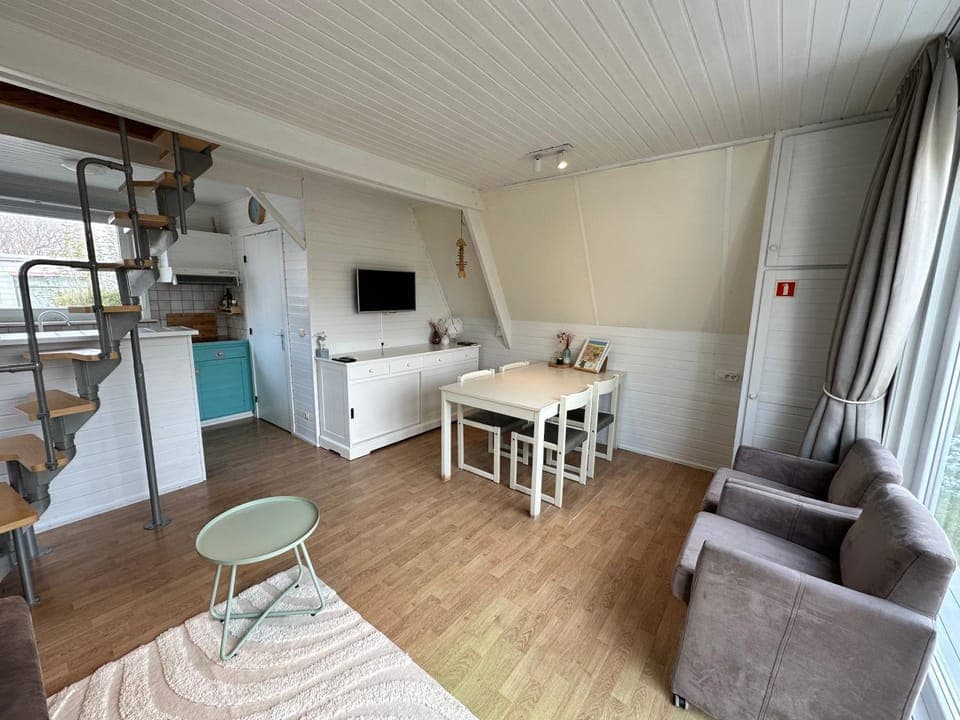 TV and multimedia, Photo of the whole room, Seating area