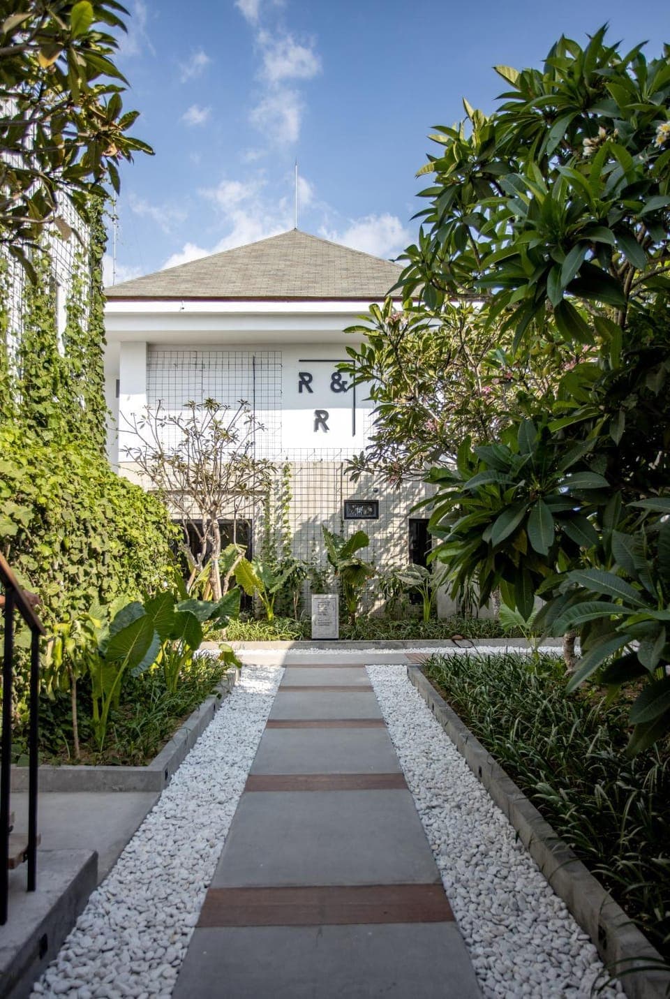 Facade/entrance, Garden