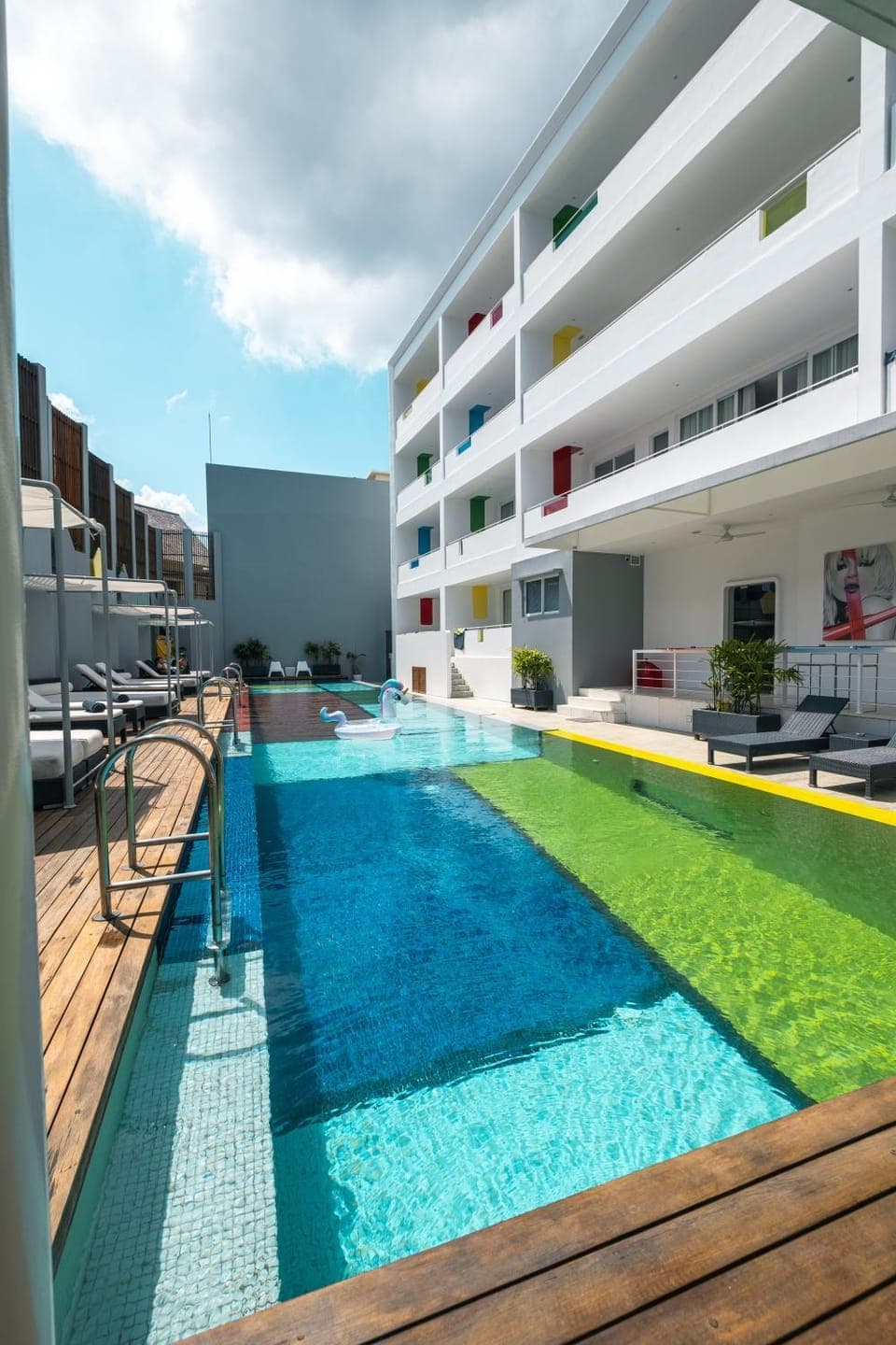 Property building, Day, Swimming pool, sunbed