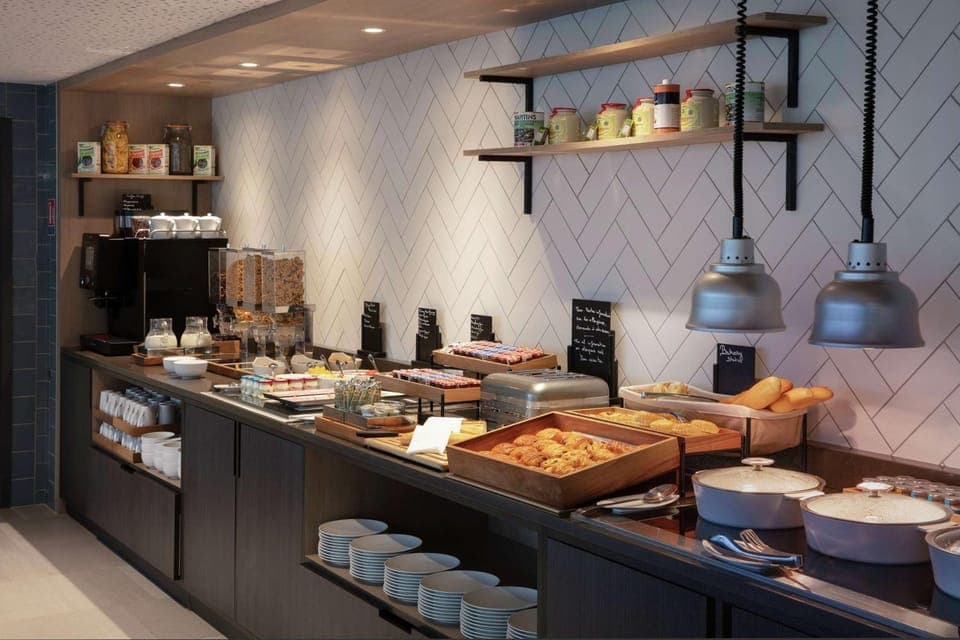 Restaurant/places to eat, Breakfast, Buffet breakfast