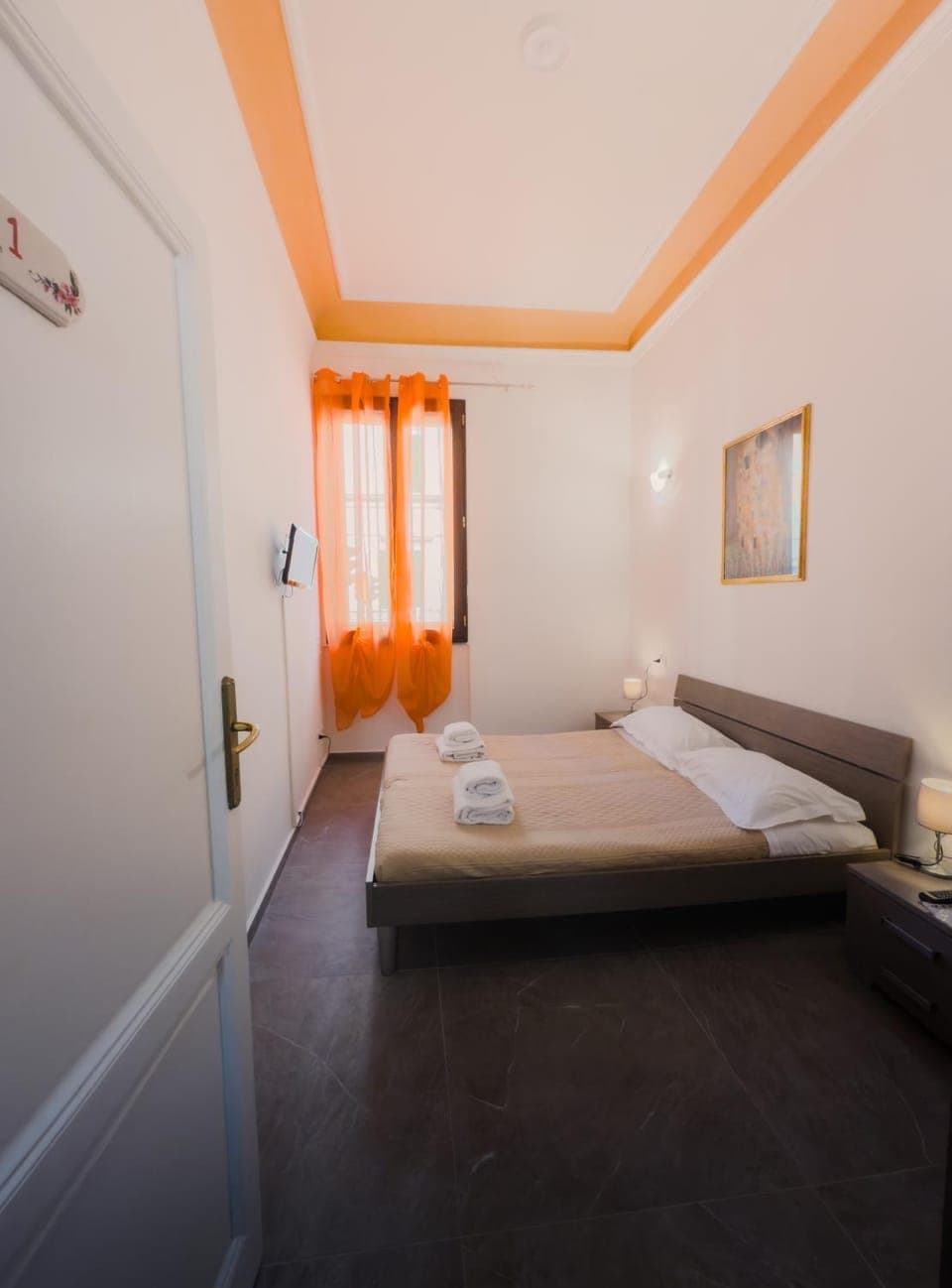 Bed, Photo of the whole room, Bedroom, towels, air conditioner