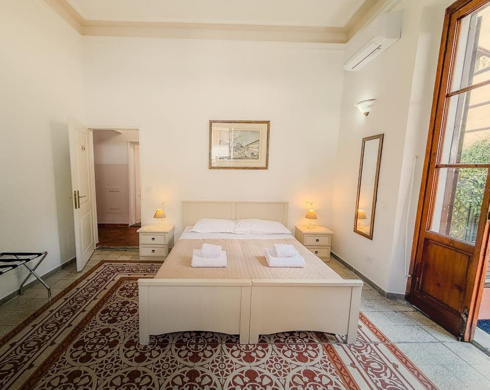 Photo of the whole room, Bedroom, air conditioner