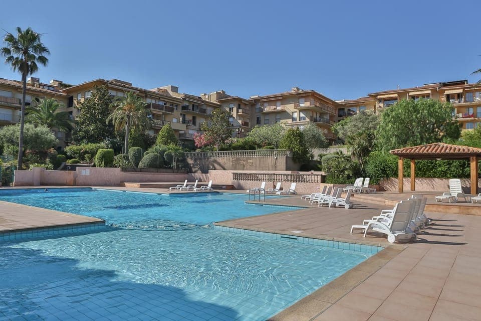 Property building, Spring, Day, Natural landscape, Summer, On site, Mountain view, Pool view, Swimming pool, Swimming pool, sunbed