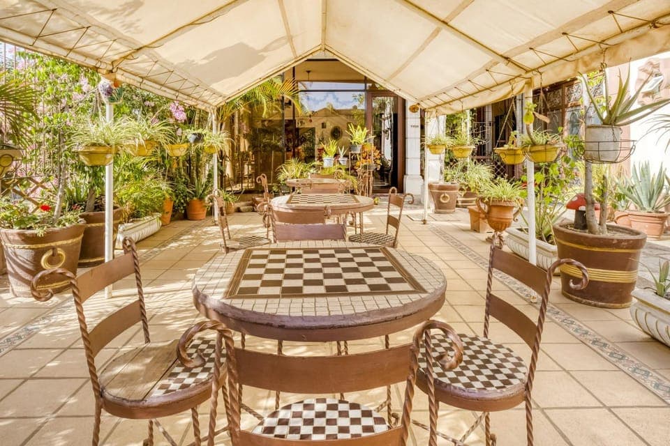 Restaurant/places to eat