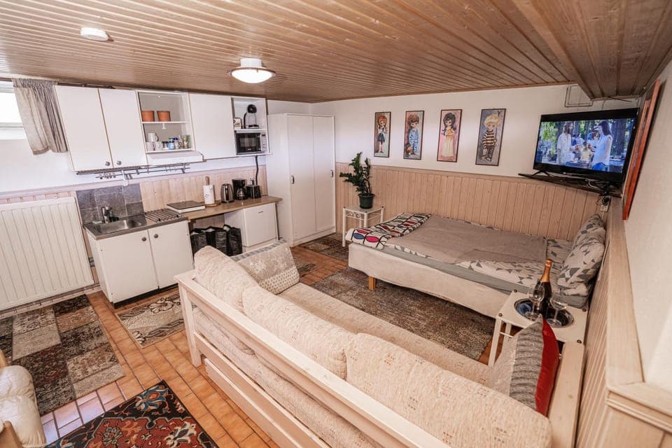 Photo of the whole room, Seating area, kitchen