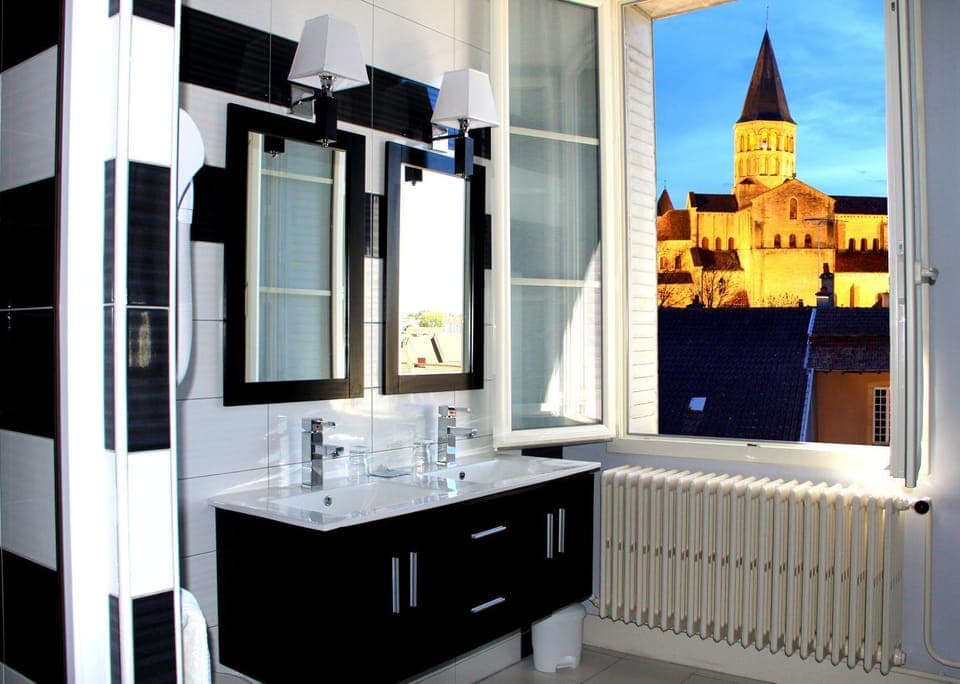 Bathroom, Decorative detail, Bedroom, Area and facilities