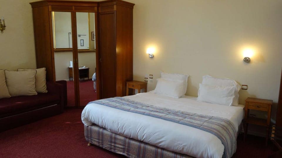 Photo of the whole room, On site