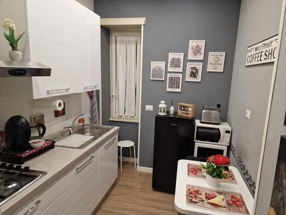 Coffee/tea facilities, Kitchen or kitchenette, Food and drinks, stove, toaster