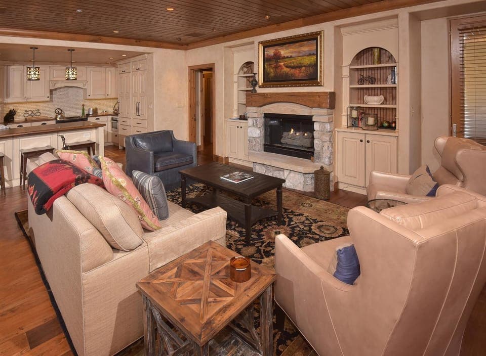 Bright Ski in out Condo 3Br 3,5Ba Apartment in Beaver Creek