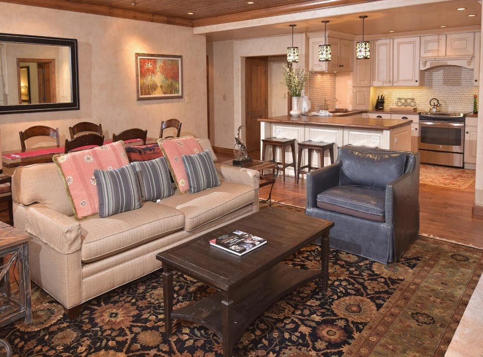 Bright Ski in out Condo 3Br 3,5Ba Apartment in Beaver Creek