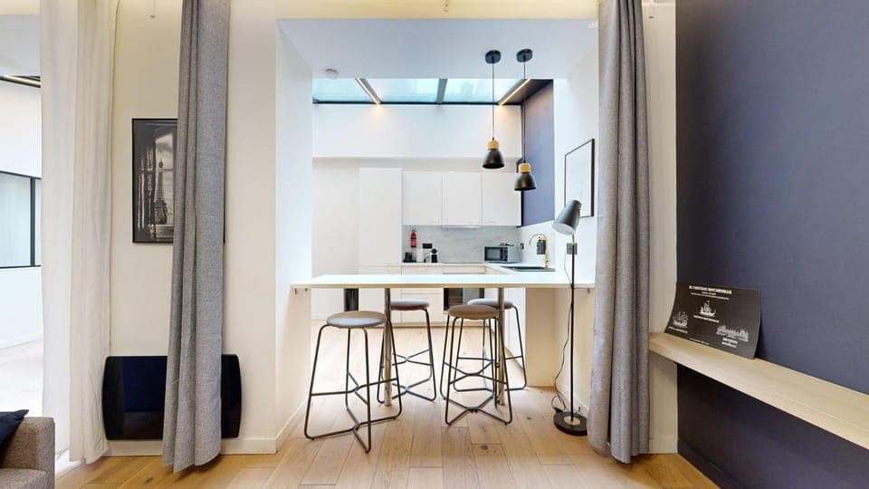 Kitchen or kitchenette, Dining area