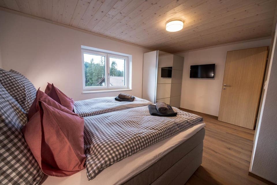 Bed, Photo of the whole room, Bedroom