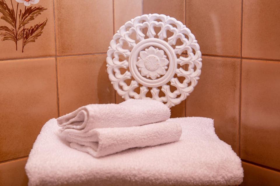 Bathroom, Decorative detail