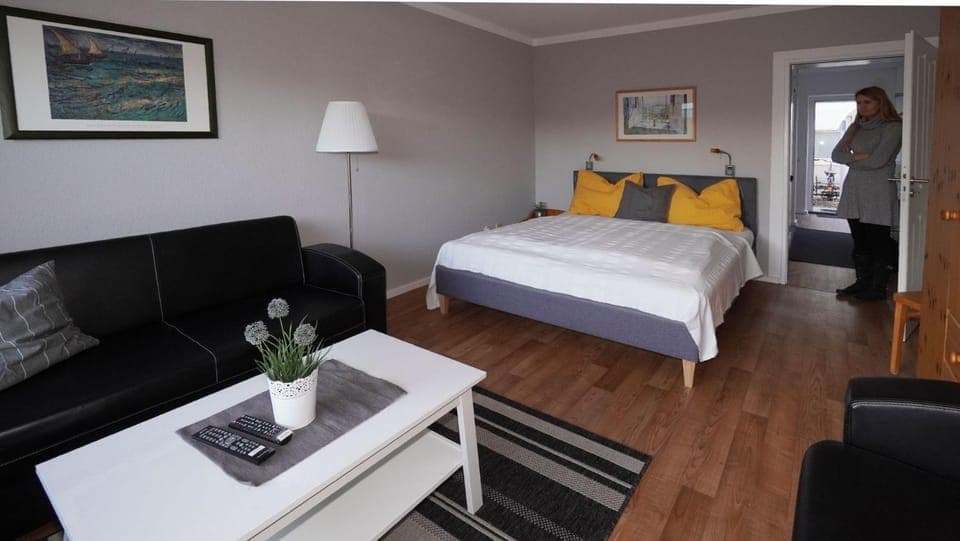 Living room, Photo of the whole room, Bedroom