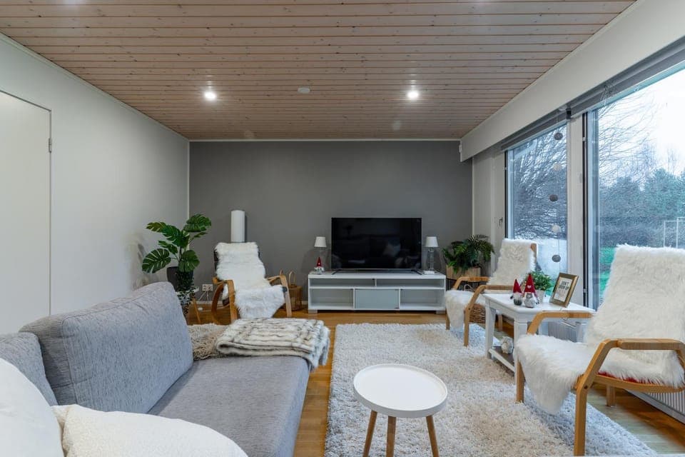 Communal lounge/ TV room