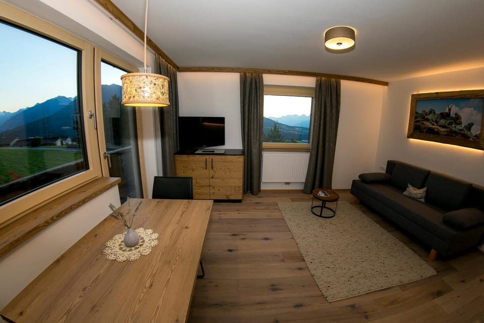 Natural landscape, TV and multimedia, Living room, Seating area, Mountain view